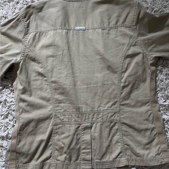 Large Columbia Khaki Button Up - Picture 2 of 3
